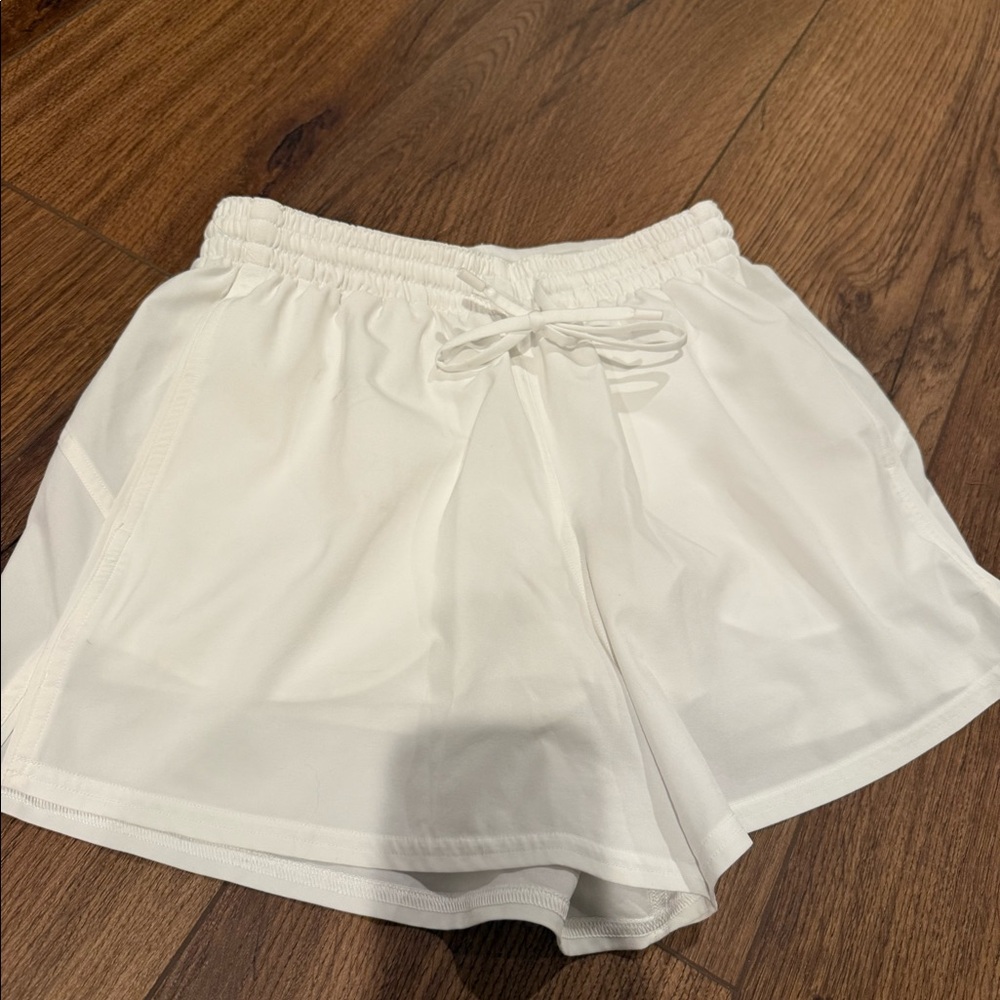 Lululemon white drawstring shirts size 4. Cute! Work once!